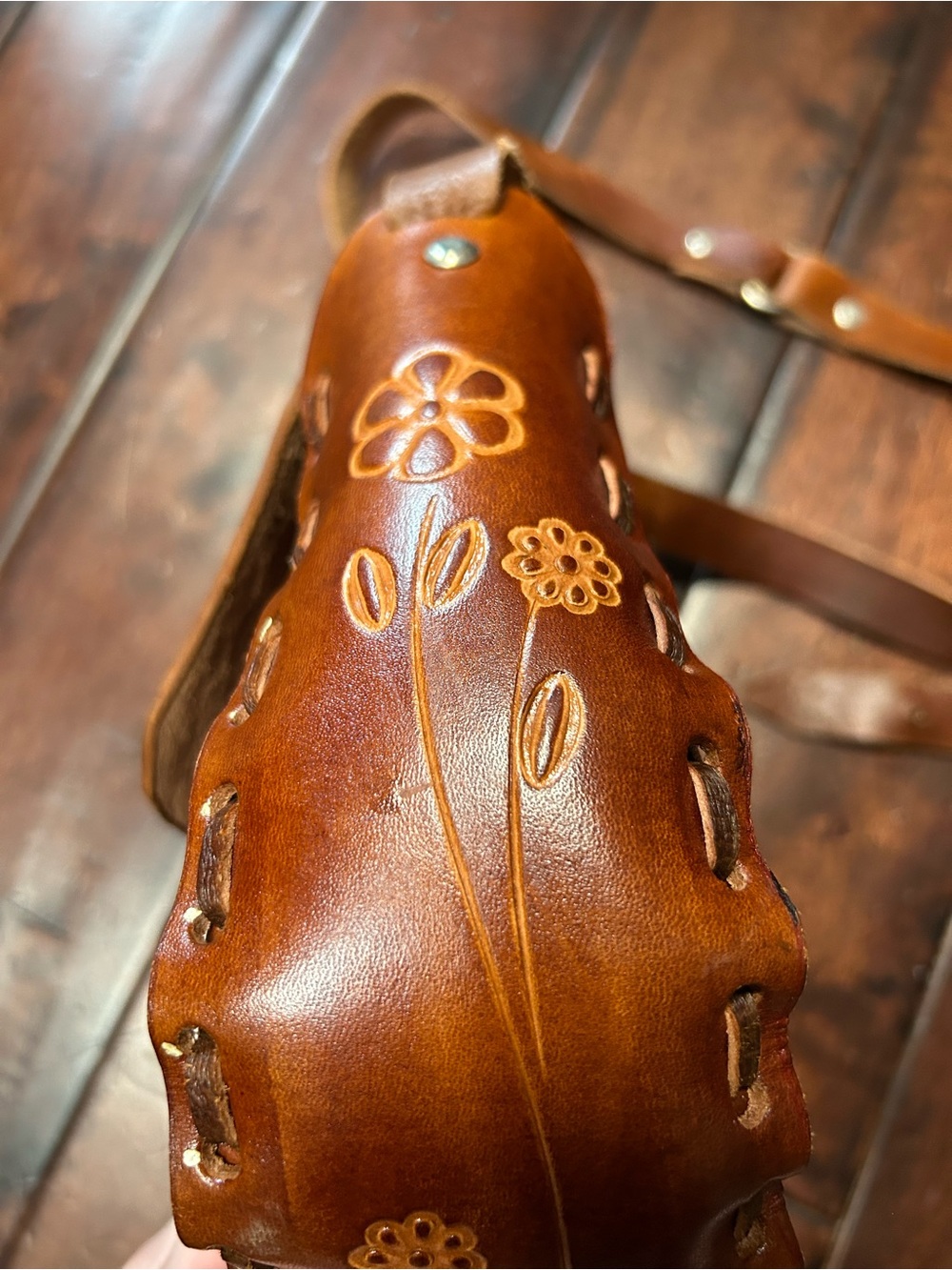Vintage Brown Floral Embossed Leather Crossbody Bag - Picture 3 of 9